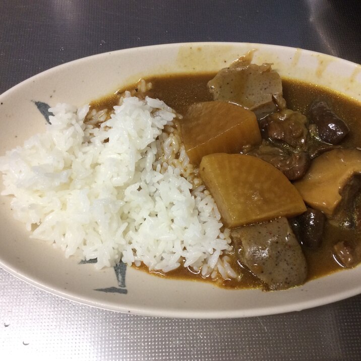 赤味噌+牛すじと椎茸、大根、こんにゃくの和風カレー